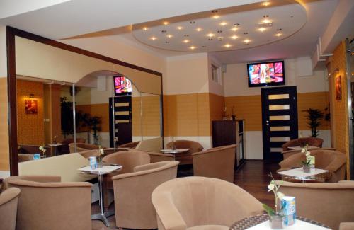 ผับ/เลาจน์, Sport Hotel in เอกเยเตมวารอส