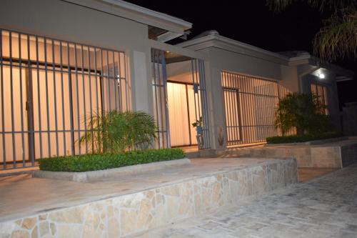 บริการและสิ่งอำนวยความสะดวก, Grey Oak Holiday House in บูลาวาโย