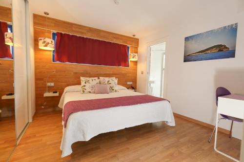 Double or Twin Room image 10