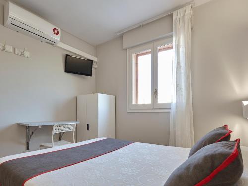 Hostal Mas Ferrer - Tap to explore photos