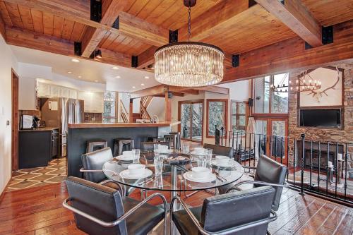 Summit Solitude Estate Home - image 4