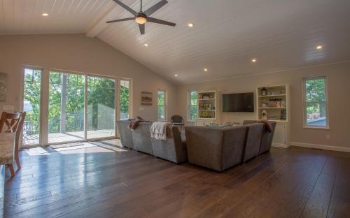 Happy Hideaway in Blue Eye, USA