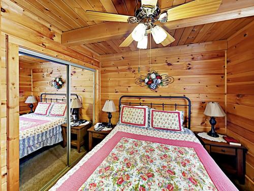 Chalet Cabin Cabin - image 3