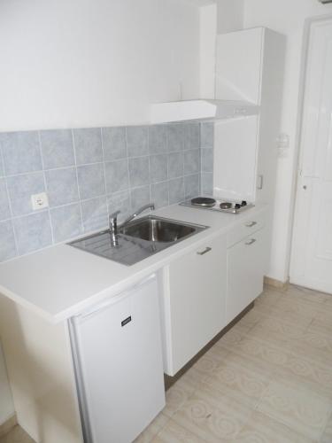 Seafront Studios and Apartments - image 6