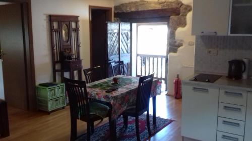 Létesítmények, Apartmaji pri Živcovih (Apartmaji pri Zivcovih) in Dutovlje