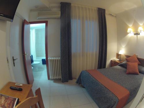 Hotel Montserrat - image 14