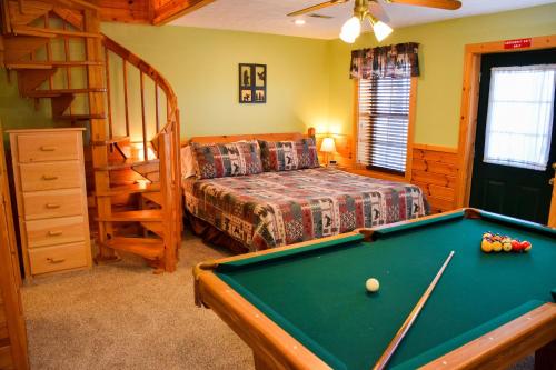 Cozy Quarters Sevierville Cabin - image 5
