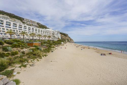 Sesimbra Prime Apartment by be@home - image 3
