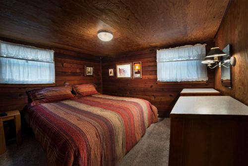 34 Grandmas Cabin - image 4