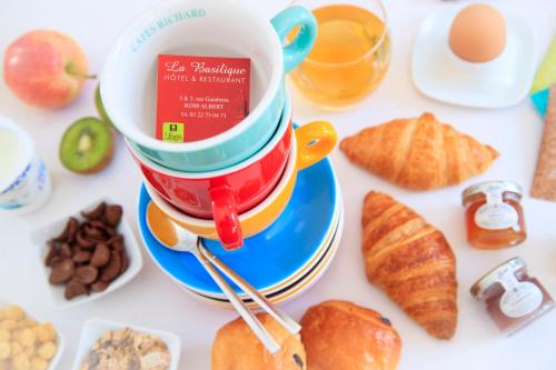 Logis Hotel De La Basilique - image 11