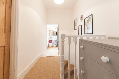Regal House Exeter - image 7