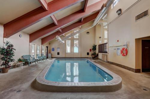 Tyra Summit A2E Condo - image 5