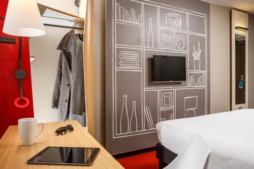 room detail thumbnail 1