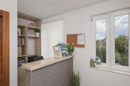 Fuajee, Sky Apartments & Rooms in Mocici