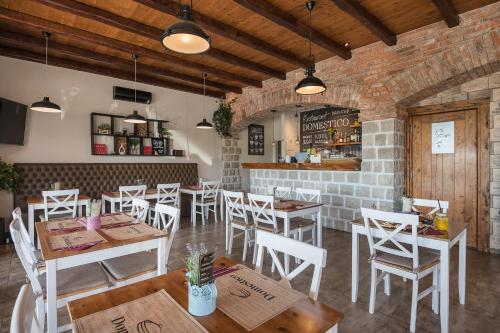 Sky Apartments & Rooms in Mocici