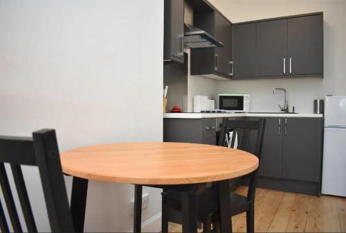 Bright & Modern Apartment For Four In Morningside!, Newington, Edinburgh and the Lothians