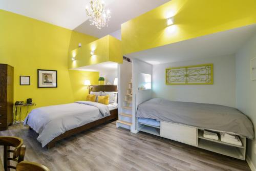 room detail thumbnail 1