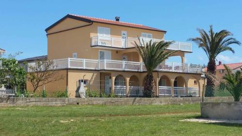  Apartmani Starcevic, Ferienwohnung in Vir