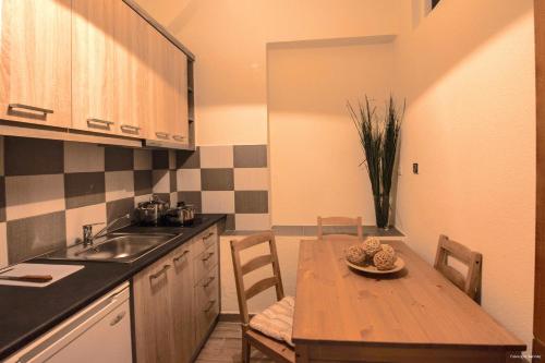 2 bedrooms, 3 beds