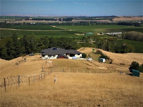 Hill Top Retreat in Lower Dashwood
