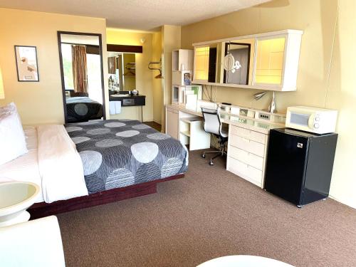 Standard Queen Room