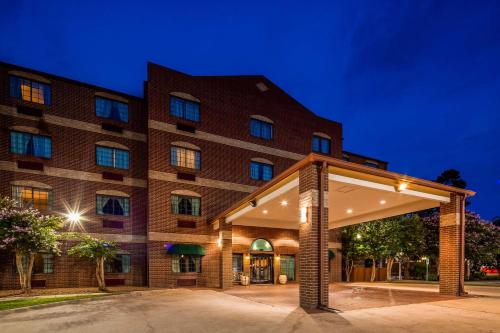 Best Western Plus The Woodlands - Accommodation