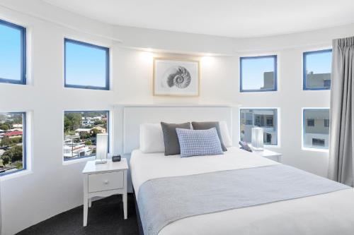 2 queen beds, 2 twin beds