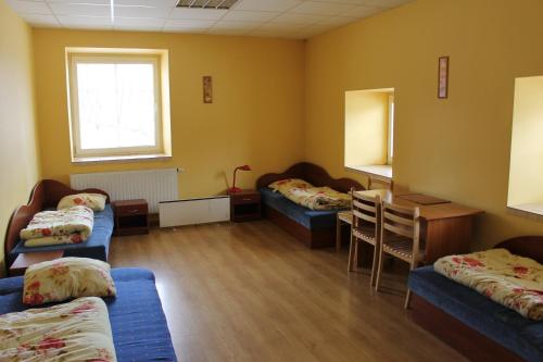 Camera quadrupla, bagno in comune, 4 letti