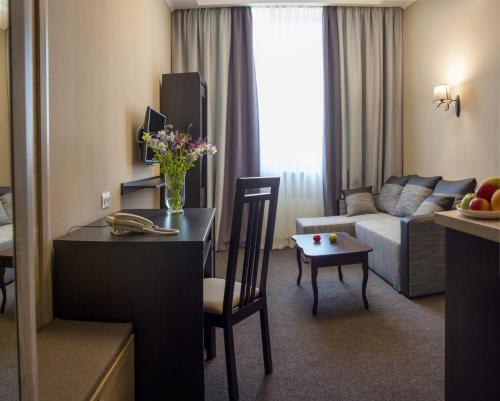 Hotel Florida - image 7