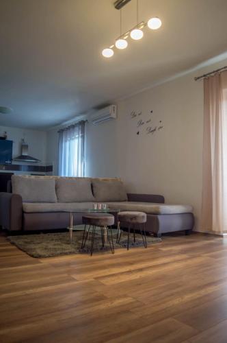  Debeljak Apartman NONI, Unterkunft in Sukošan