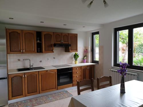 Konyha, Villa Roza in Valica