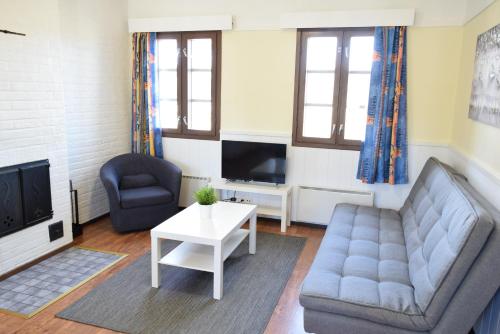 3 bedrooms, 7 beds
