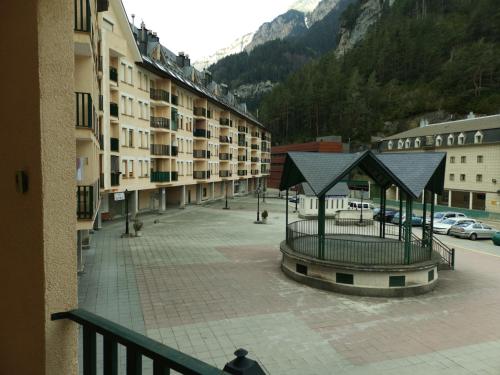  Plaza Europa 4 primera planta apartamento 10 in Canfranc-Estación