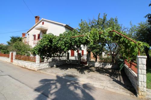 Apartment Franjo near center - image 8