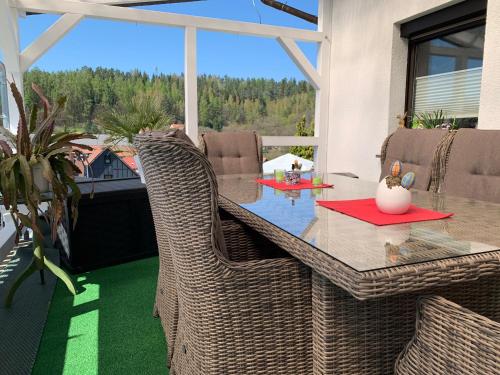 Balkons/terase, Ferienhaus zur Waldauer Höhe mit 3 SZ, 120qm & 40qm Balkon (Ferienhaus zur Waldauer Hohe mit 3 SZ, 120qm & 40qm Balkon) in Nahetal-Waldau