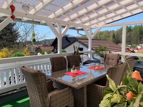 Balkons/terase, Ferienhaus zur Waldauer Höhe mit 3 SZ, 120qm & 40qm Balkon (Ferienhaus zur Waldauer Hohe mit 3 SZ, 120qm & 40qm Balkon) in Nahetal-Waldau