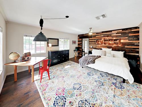 E Indianola Home Home - image 12