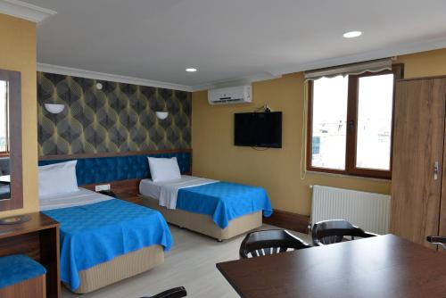 2 twin beds
