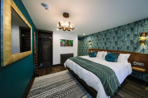 Absoluxe Suites
