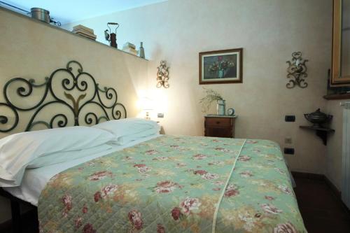 Studio Apartment image 6