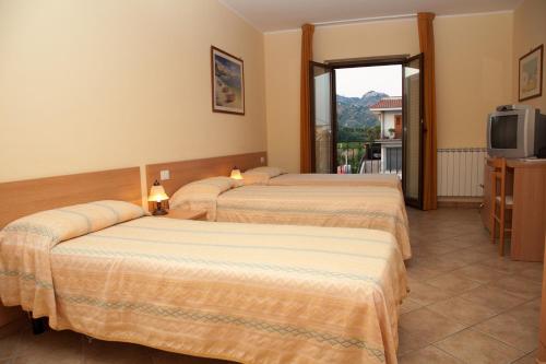 Caffè Nuovo 2 Holiday Rooms - image 3