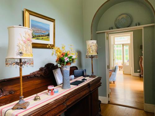 Larchmount House B&B - image 2