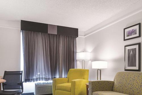 La Quinta by Wyndham Ontario Airport - image 14