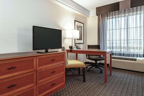 La Quinta Inn & Suites by Wyndham Ontario Airport in Ontario, USA