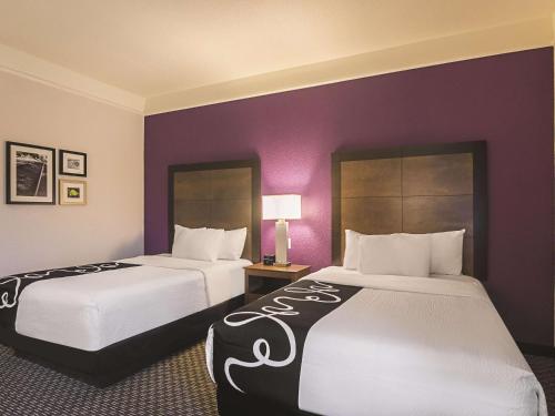 2 double beds