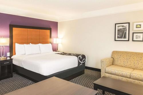 La Quinta Inn & Suites by Wyndham Orlando Airport North