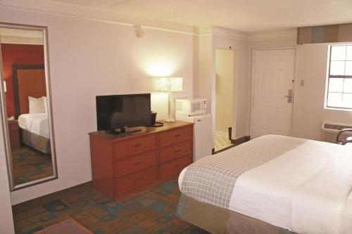 La Quinta Inn by Wyndham Amarillo Mid-City - image 8