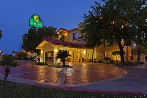 La Quinta Inn by Wyndham Corpus Christi South - image 2