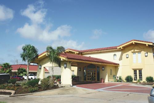 La Quinta Inn & Suites by Wyndham Clute Lake Jackson