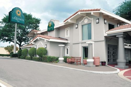 La Quinta Inn by Wyndham Dallas Uptown - image 23
